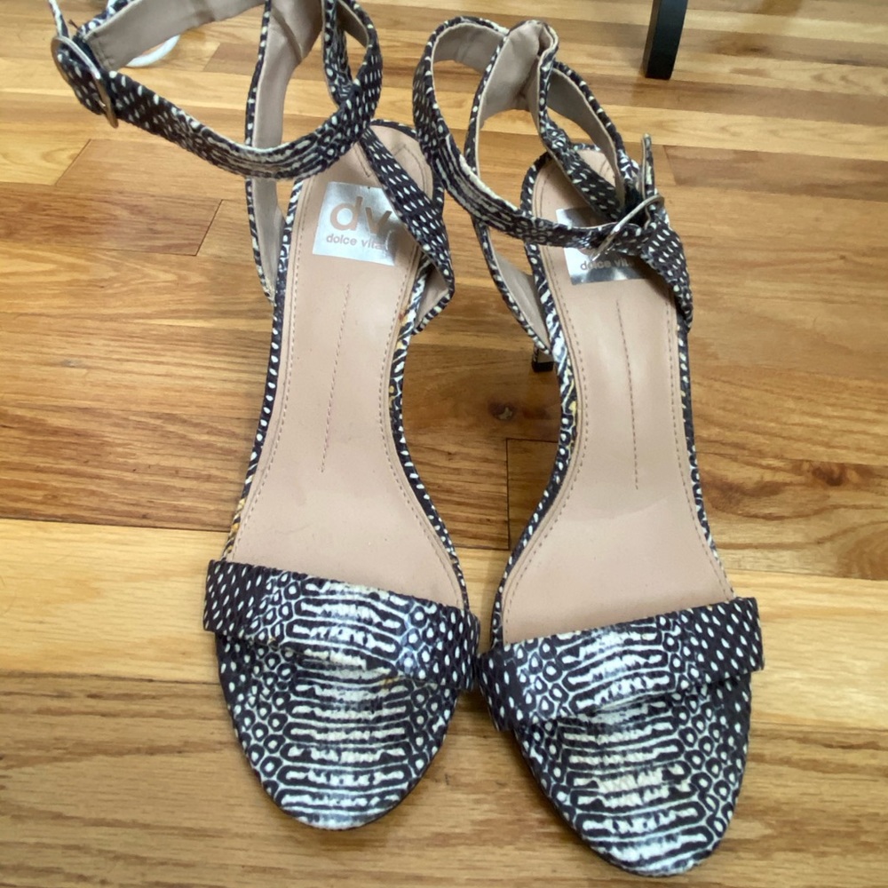 Snakeskin comfortable heels